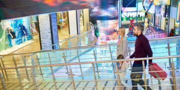 Transforming Retail: AI's Impact on US Customer Experiences - Cover Image
